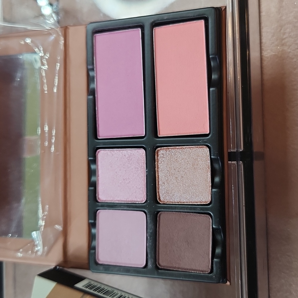 Viseart eyeshadow and blush pallette